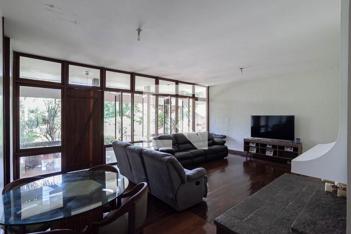 Casa com 7 quartos — Braúnas, Belo Horizonte