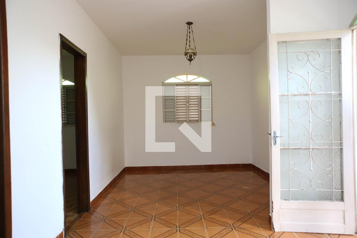 Casa com 3 quartos — Glória, Belo Horizonte