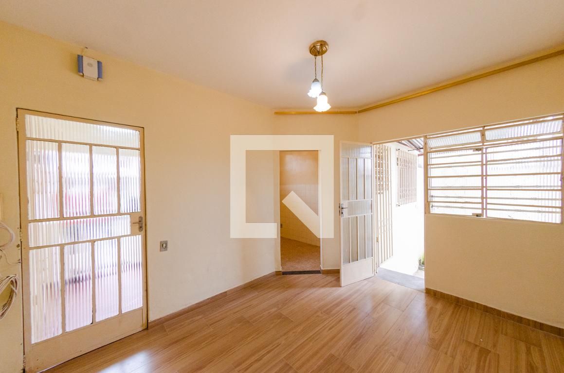 Casa com 2 quartos — Carlos Prates, Belo Horizonte