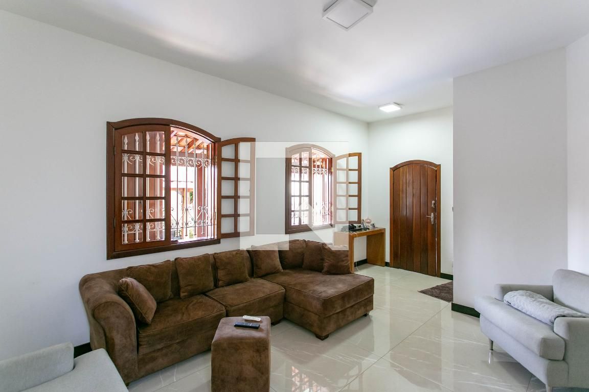 Casa com 3 quartos — Santa Branca, Belo Horizonte
