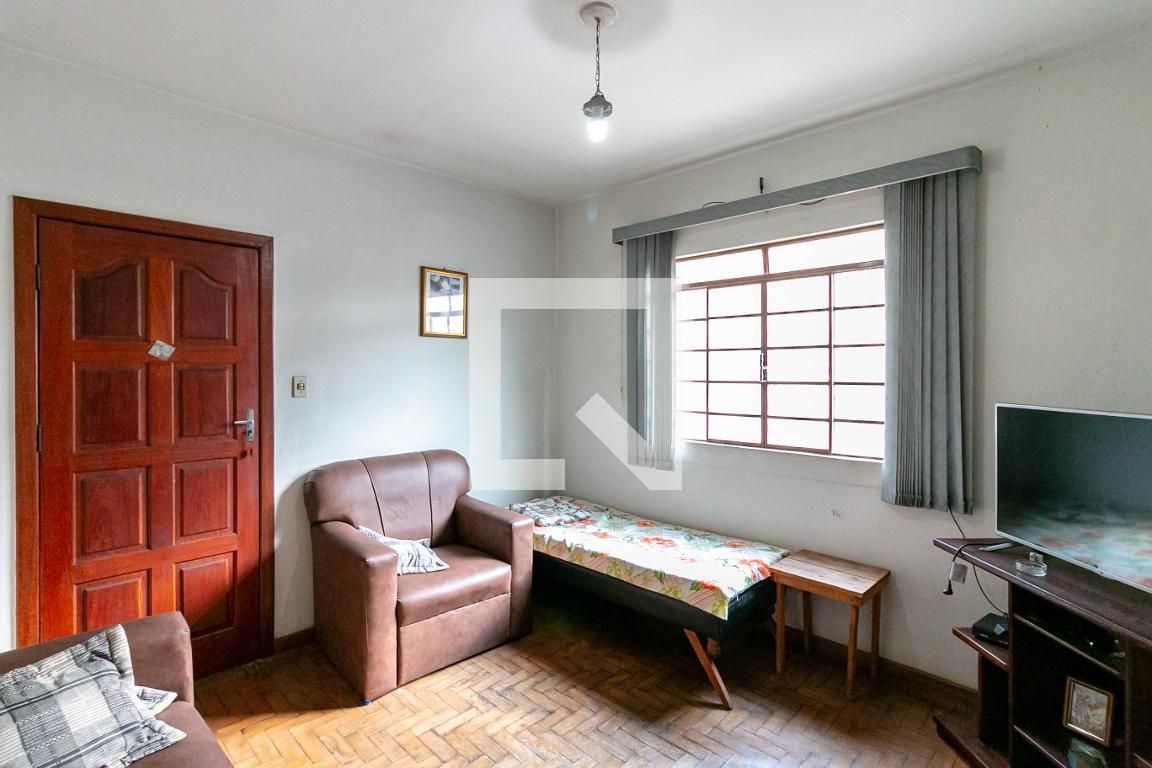 Casa com 3 quartos — Caiçaras, Belo Horizonte