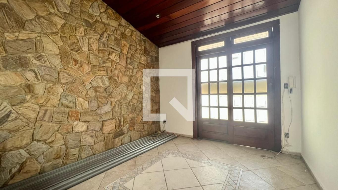 Casa com 3 quartos — Carlos Prates, Belo Horizonte