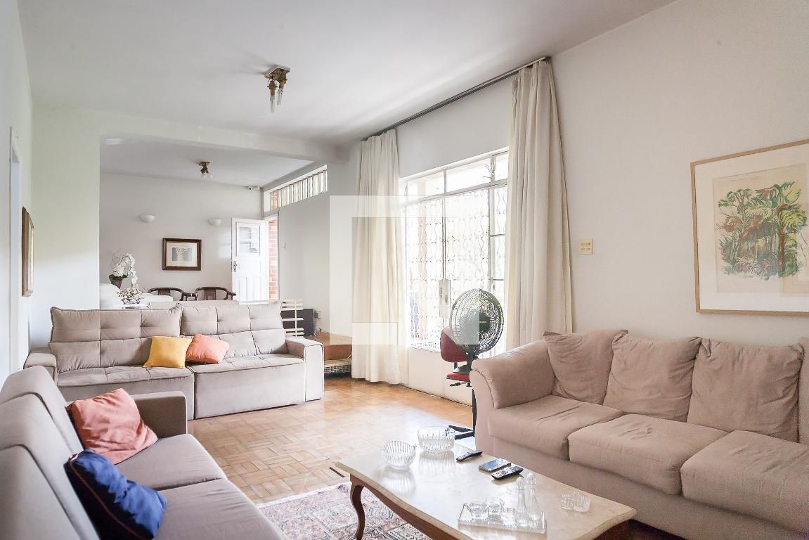 Casa com 5 quartos — Santo Antônio, Belo Horizonte