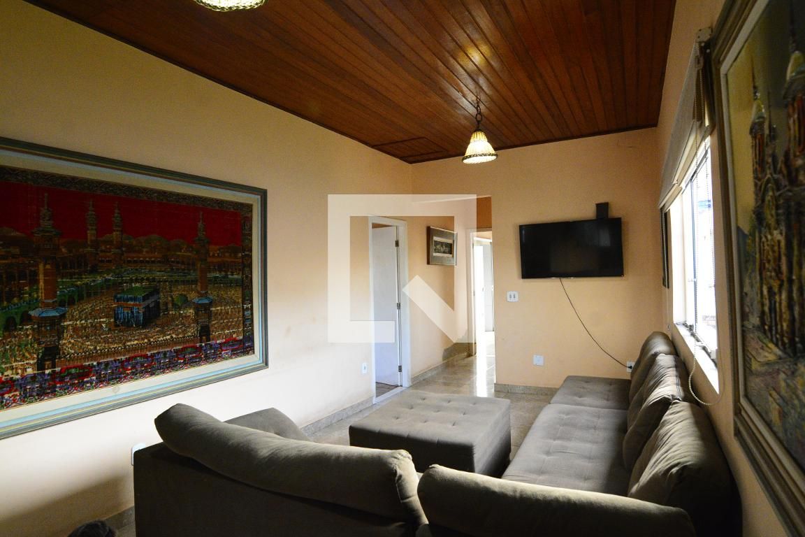 Casa com 5 quartos — Nova Granada, Belo Horizonte
