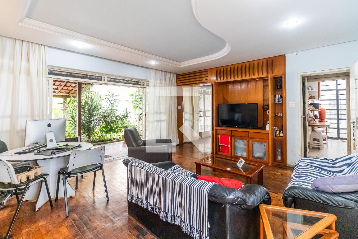 Casa com 3 quartos — Sagrada Família, Belo Horizonte