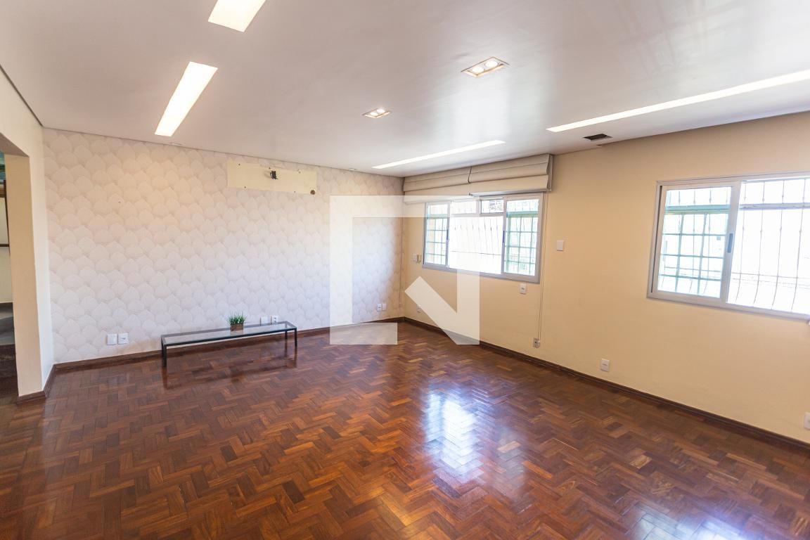 Casa com 4 quartos — Grajaú, Belo Horizonte