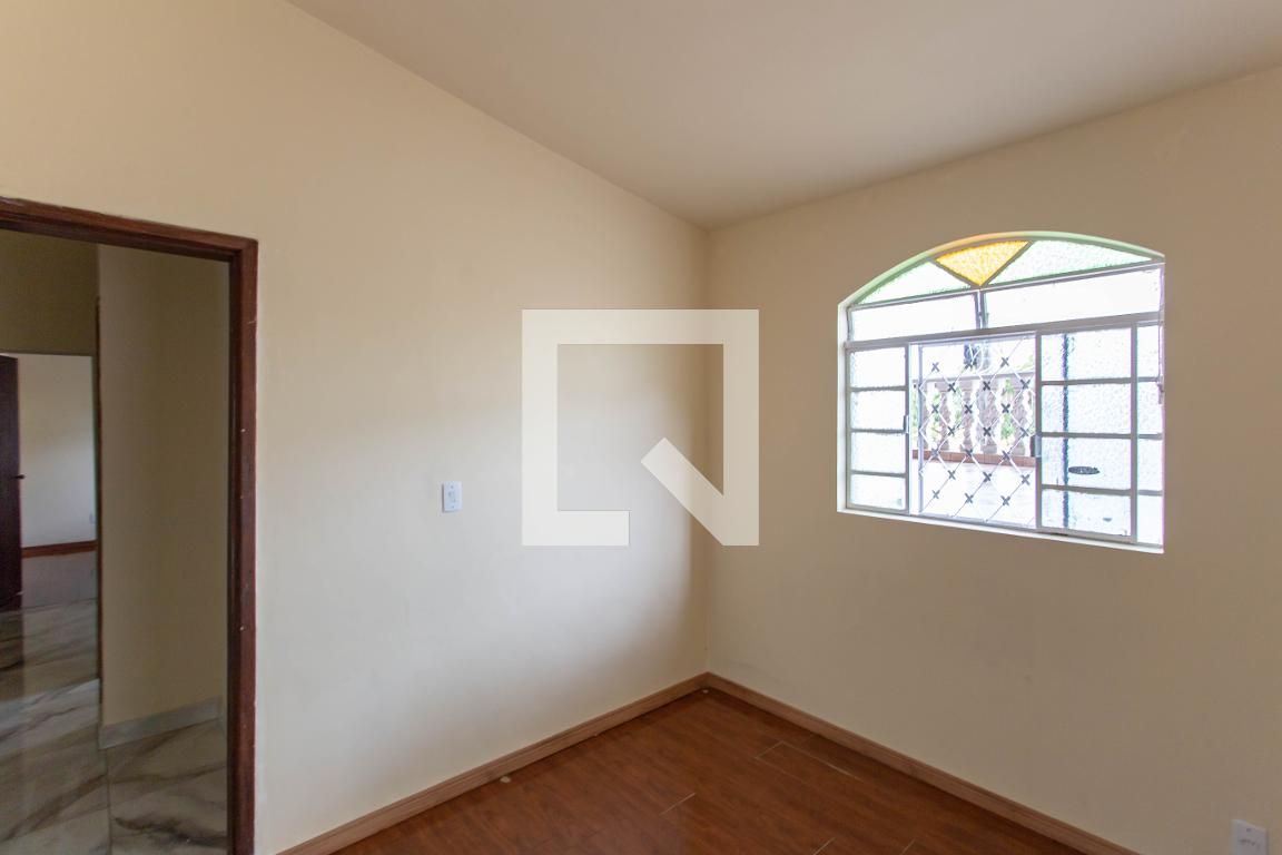 Casa com 3 quartos — Rio Branco, Belo Horizonte