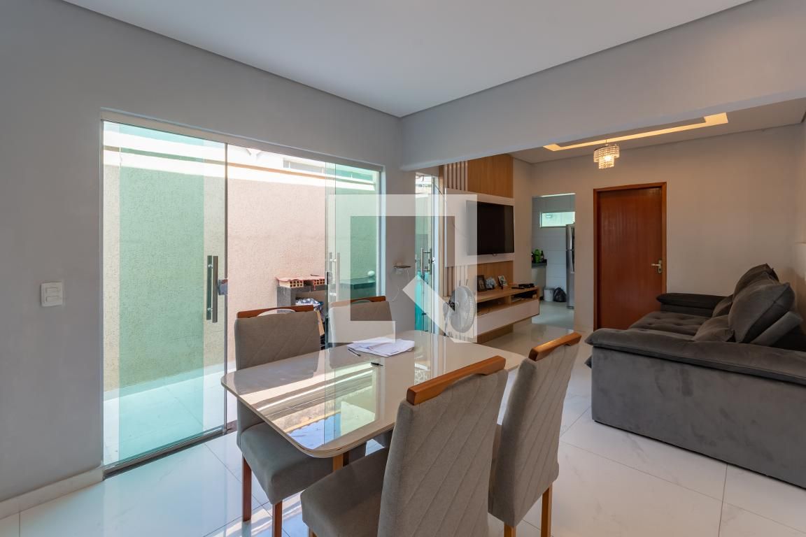 Casa com 2 quartos — Heliópolis, Belo Horizonte