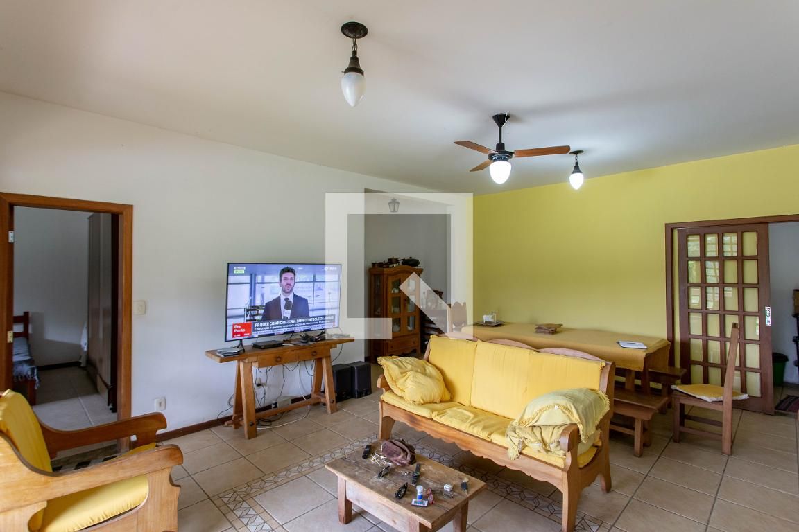 Casa com 4 quartos — Pampulha, Belo Horizonte