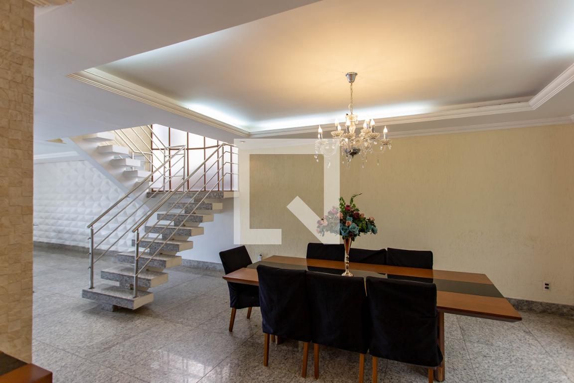 Casa com 4 quartos — Trevo, Belo Horizonte