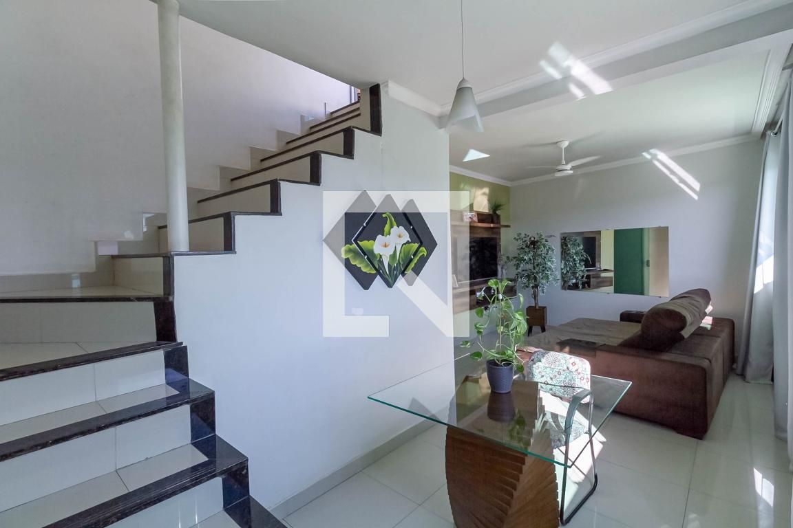 Casa com 5 quartos — Piratininga (venda Nova), Belo Horizonte