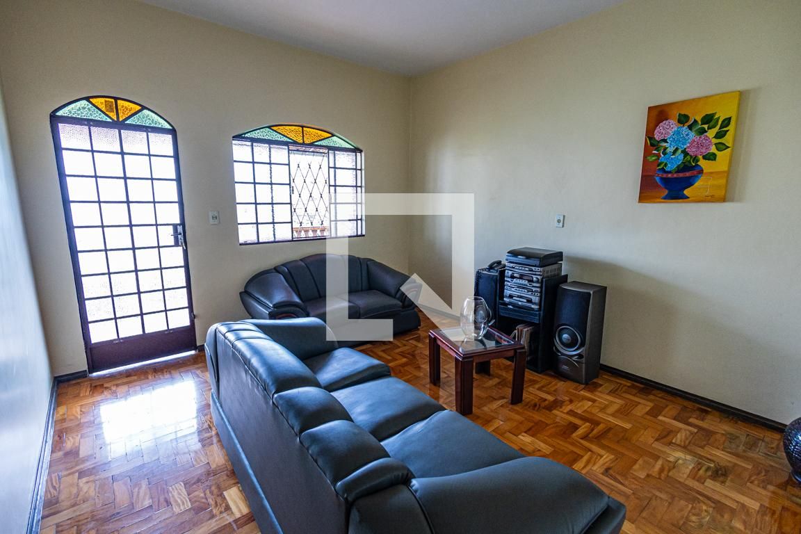 Casa com 5 quartos — Parque São Pedro (venda Nova), Belo Horizonte