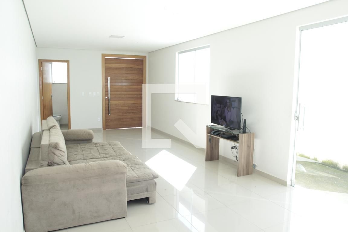 Casa com 3 quartos — Parque Copacabana, Belo Horizonte