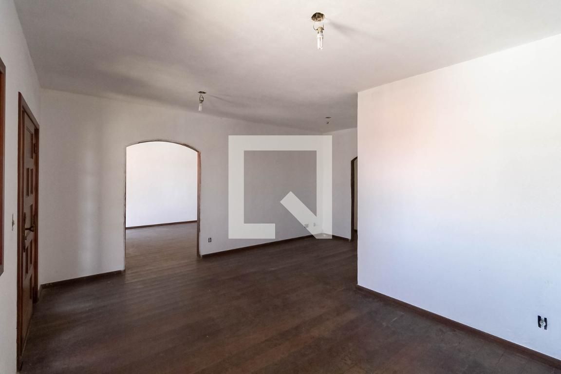 Casa com 3 quartos — Jardim Leblon, Belo Horizonte