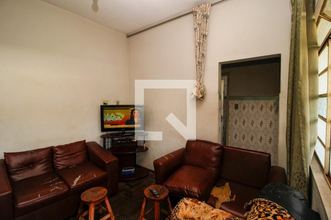 Casa com 2 quartos — Sagrada Família, Belo Horizonte