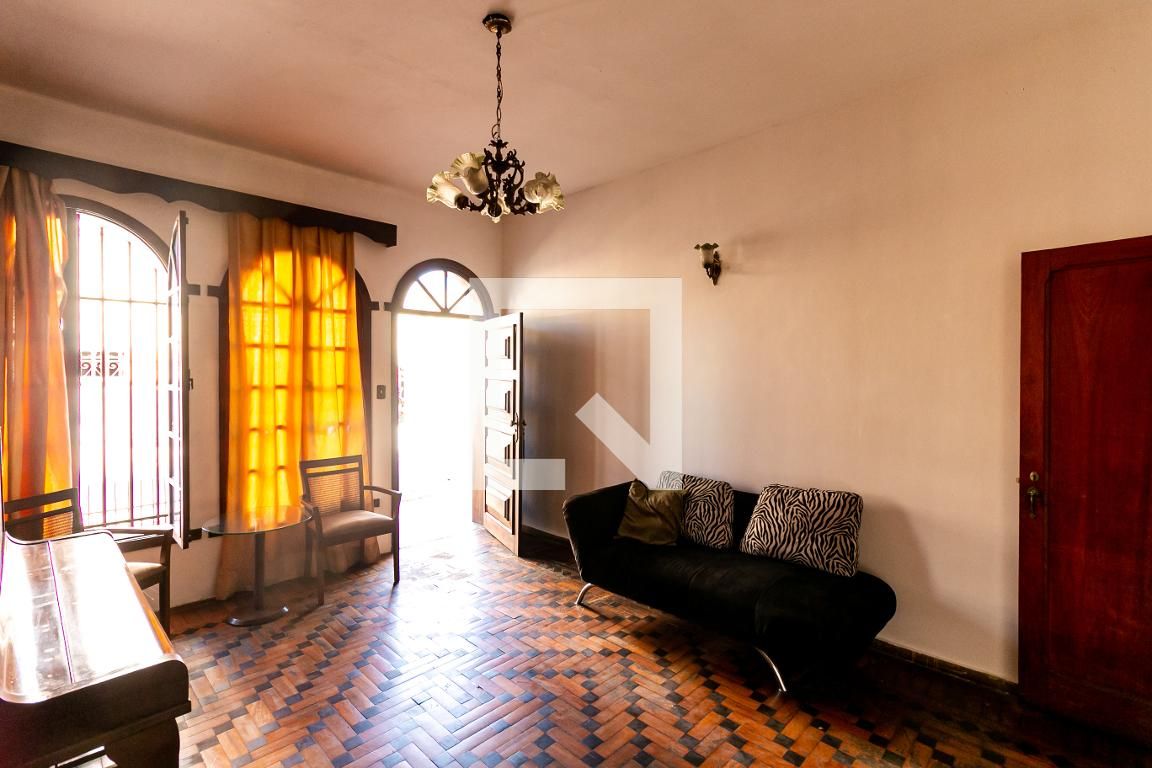 Casa com 8 quartos — São Cristóvão, Belo Horizonte