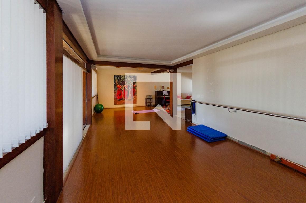 Casa com 4 quartos — Serra, Belo Horizonte