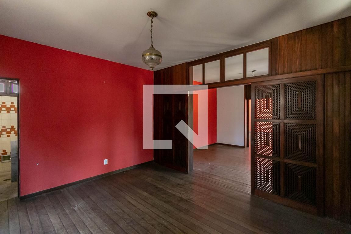 Casa com 5 quartos — São Tomaz, Belo Horizonte