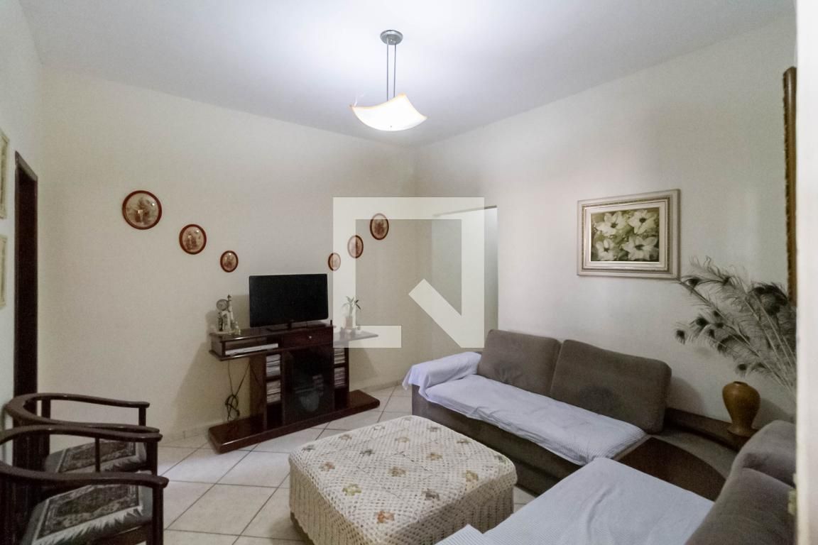 Casa com 4 quartos — Bonfim, Belo Horizonte