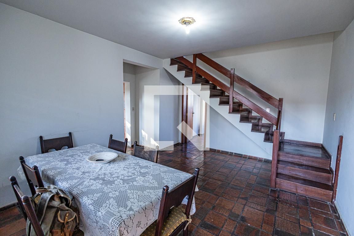 Casa com 4 quartos — Planalto, Belo Horizonte