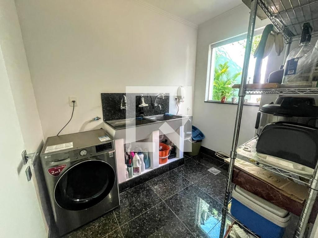 Casa com 4 quartos — Serra, Belo Horizonte