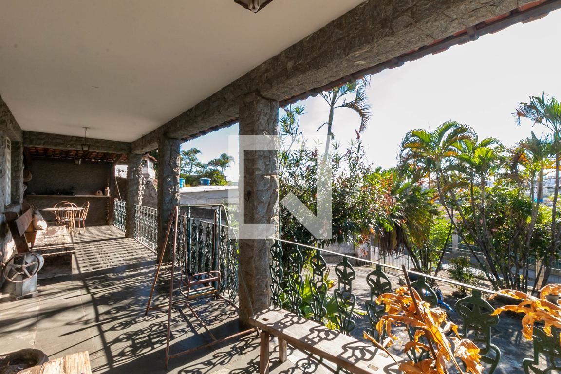 Casa com 3 quartos — Novo Glória, Belo Horizonte