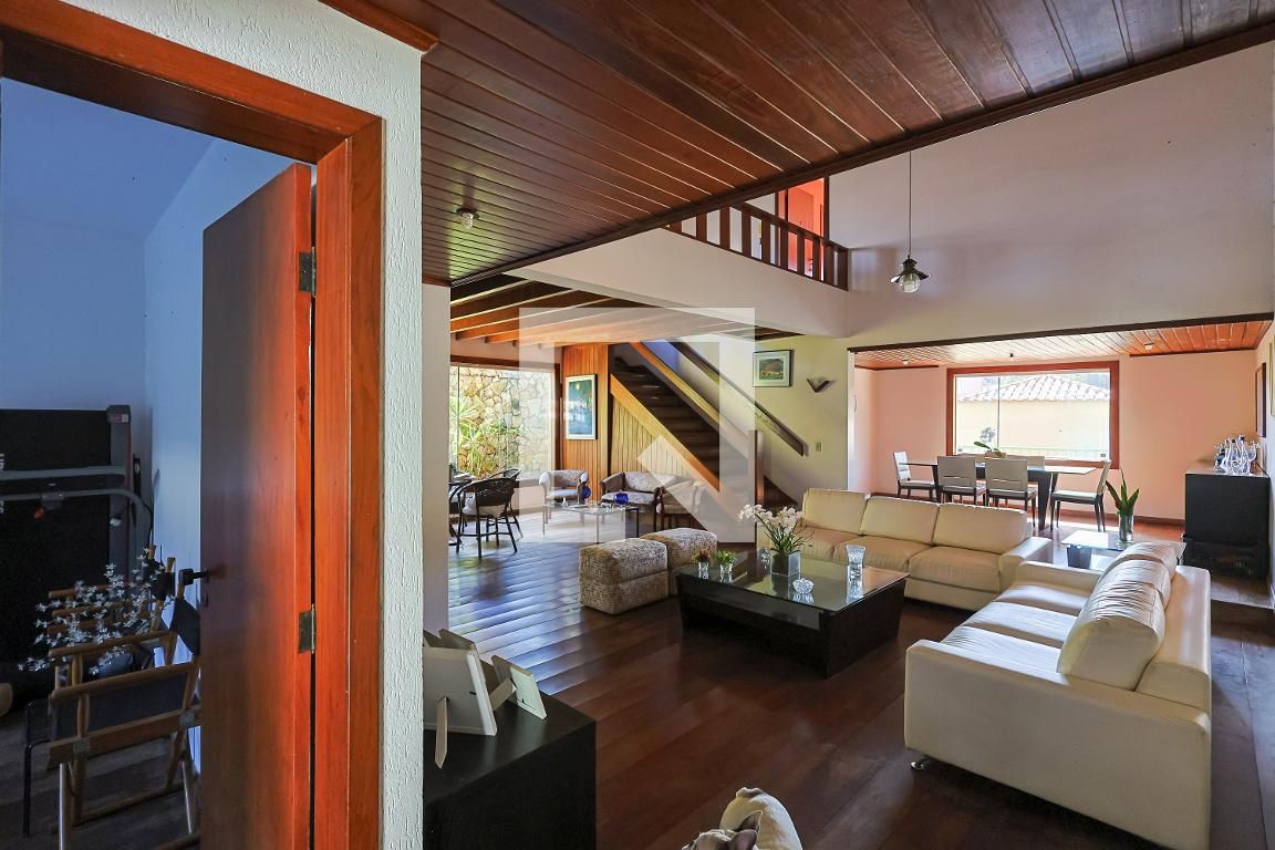 Casa com 4 quartos — Santa Efigênia, Belo Horizonte