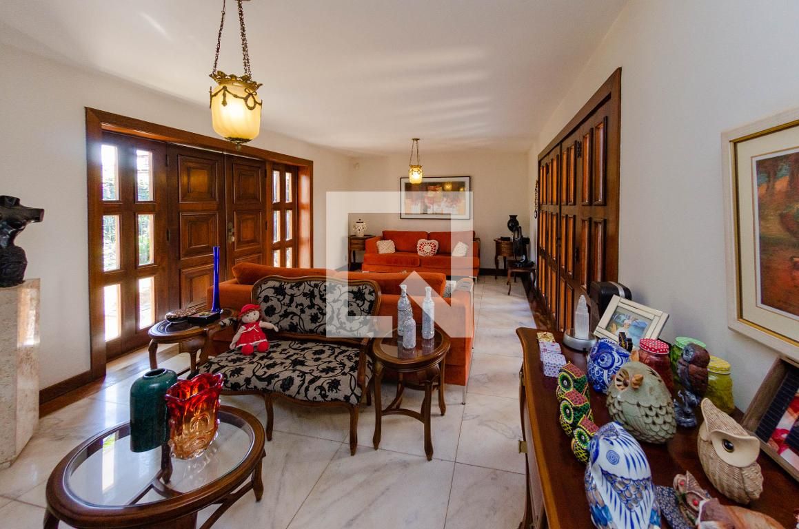 Casa com 4 quartos — Santa Lúcia, Belo Horizonte