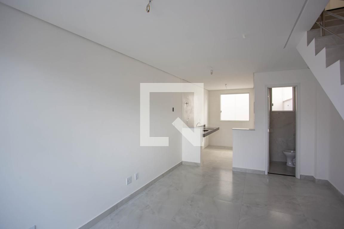 Casa com 2 quartos — Planalto, Belo Horizonte