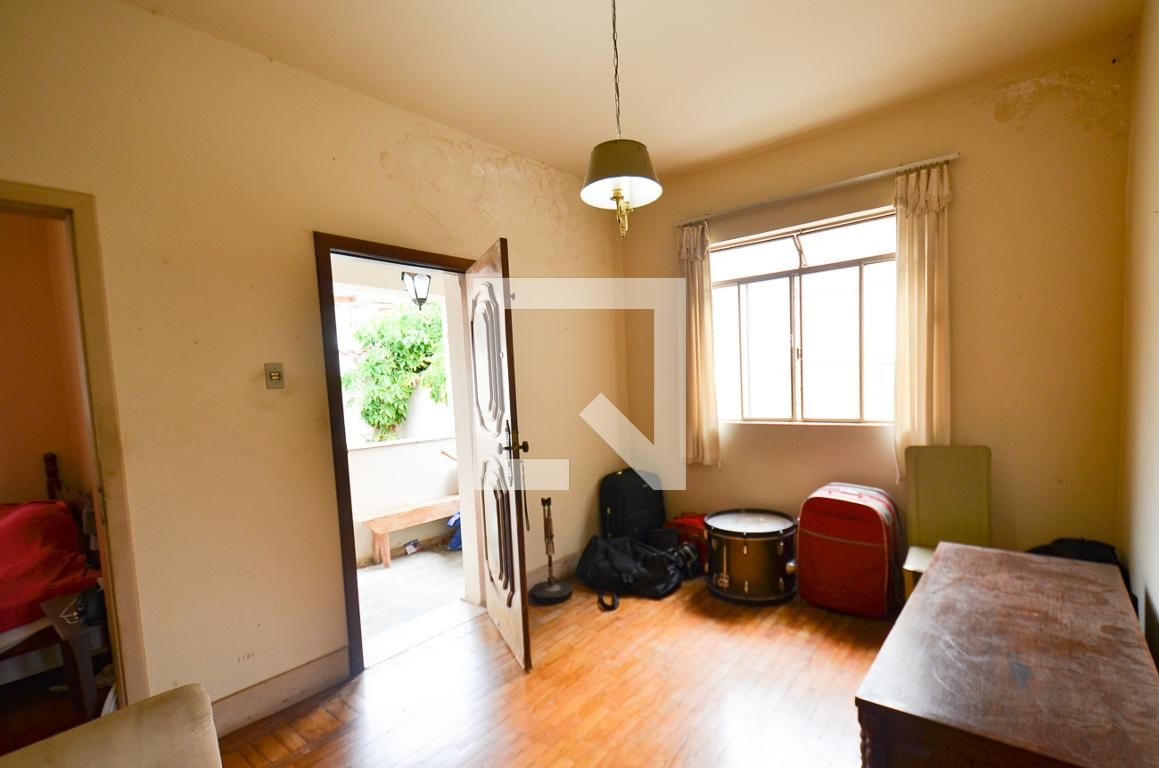 Casa com 4 quartos — Sagrada Família, Belo Horizonte