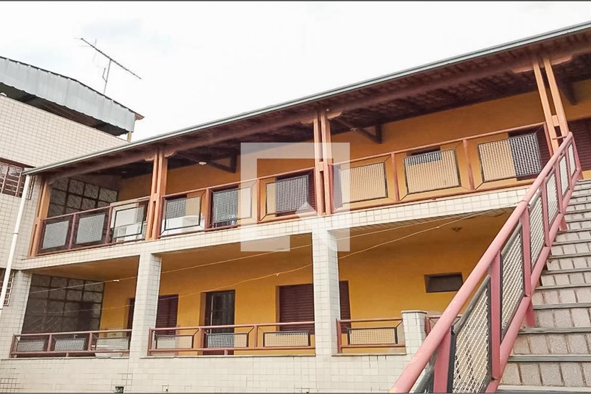 Casa com 4 quartos — Santa Terezinha, Belo Horizonte