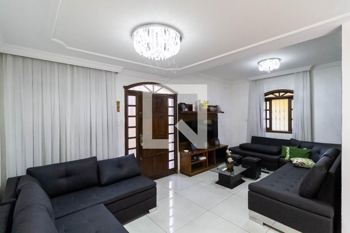 Casa com 4 quartos — Copacabana, Belo Horizonte