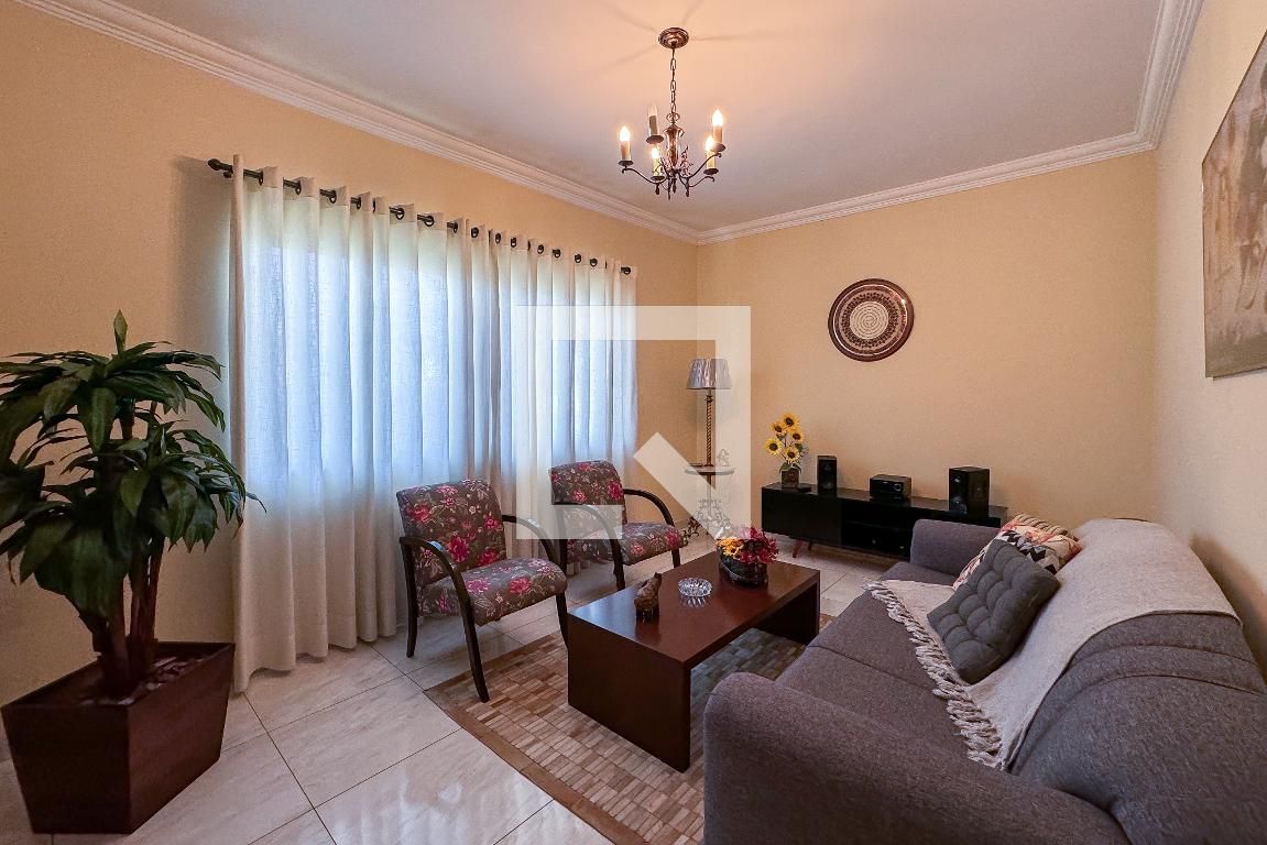 Casa com 3 quartos — Dom Cabral, Belo Horizonte