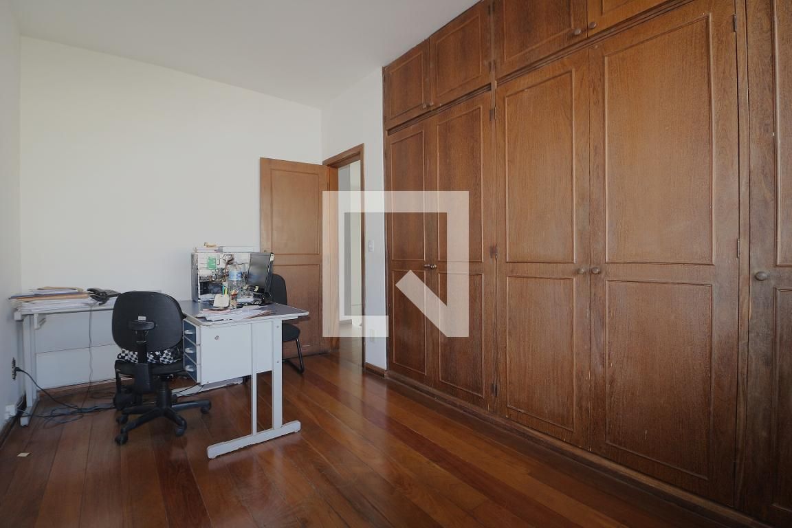 Casa com 4 quartos — Itapoã, Belo Horizonte