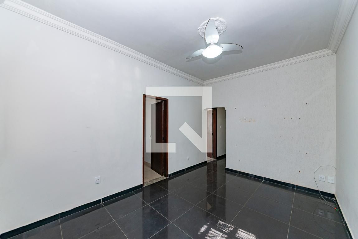 Casa com 3 quartos — Alto Caiçaras, Belo Horizonte