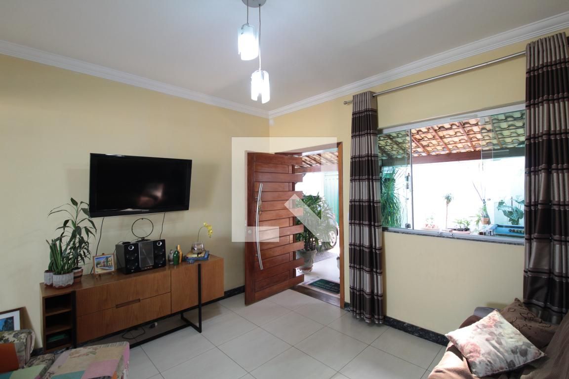 Casa com 3 quartos — Santa Mônica, Belo Horizonte