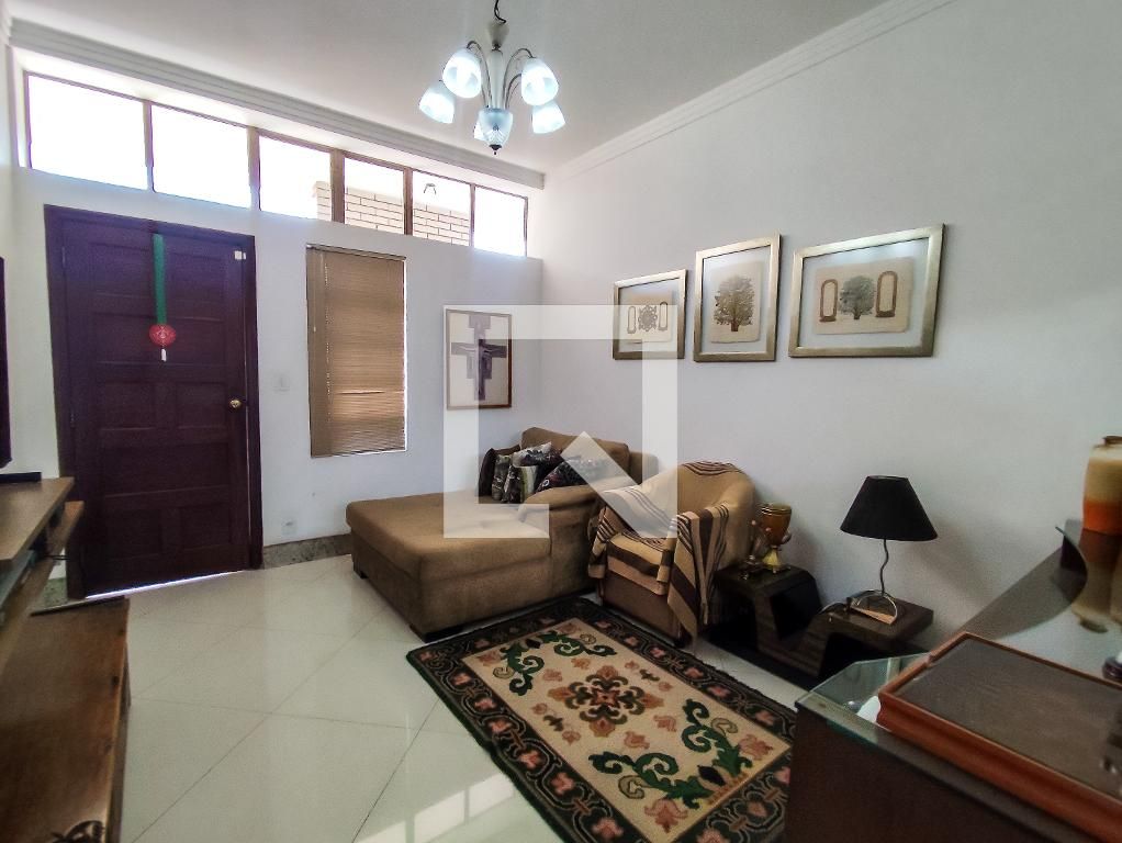 Casa com 3 quartos — Glória, Belo Horizonte