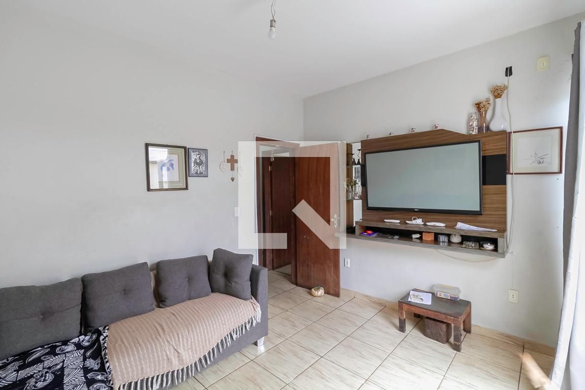 Casa com 3 quartos — Santa Terezinha, Belo Horizonte