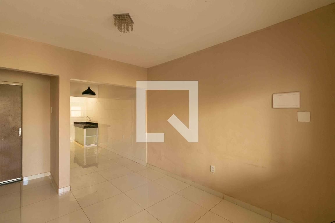 Casa com 2 quartos — Santa Terezinha, Belo Horizonte