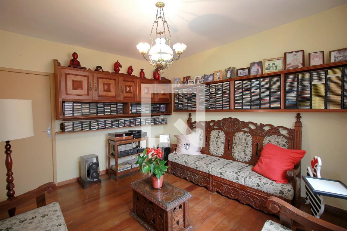 Casa com 4 quartos — Cidade Nova, Belo Horizonte