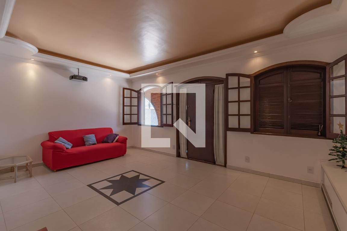 Casa com 6 quartos — Planalto, Belo Horizonte
