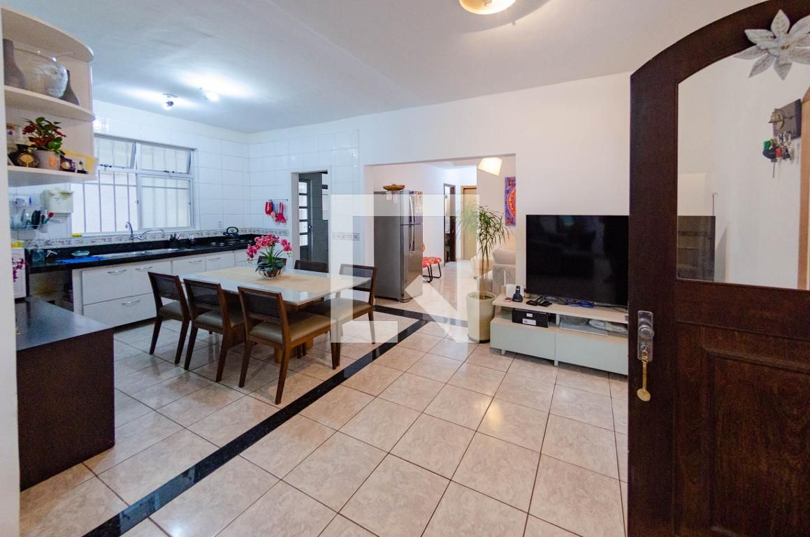 Casa com 5 quartos — Buritis, Belo Horizonte