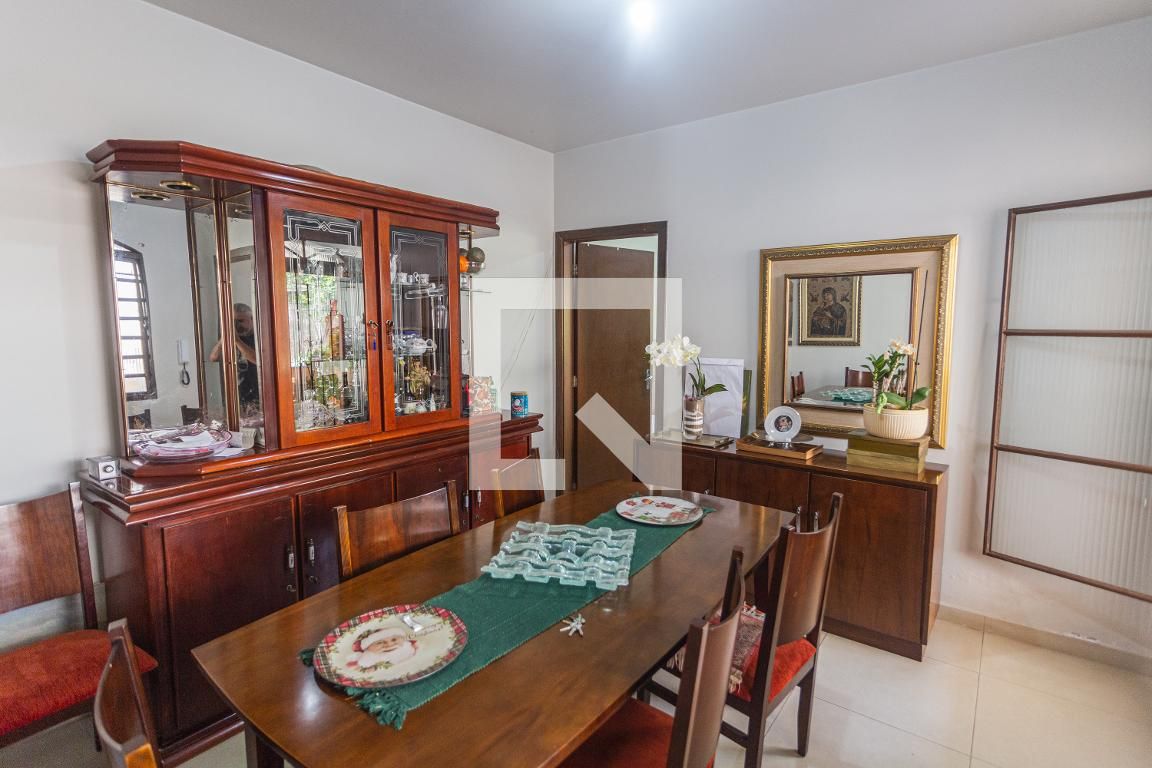 Casa com 4 quartos — Sagrada Família, Belo Horizonte
