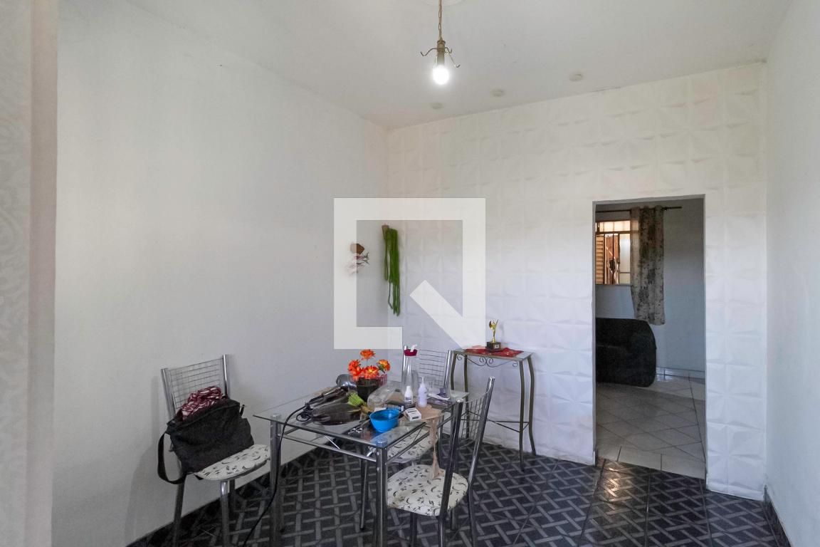 Casa com 3 quartos — Novo Glória, Belo Horizonte