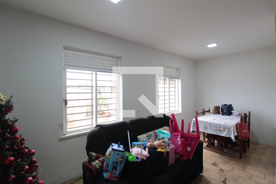 Casa com 4 quartos — Santa Mônica, Belo Horizonte