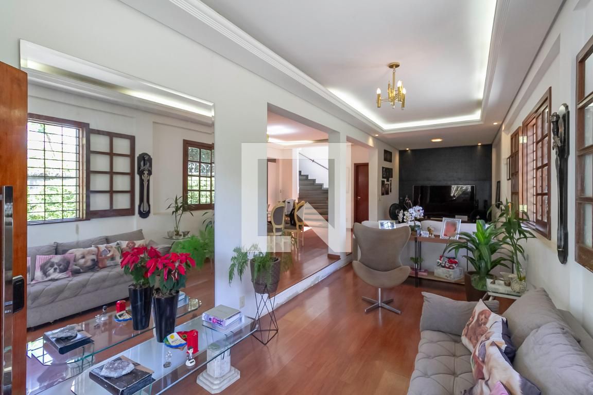 Casa com 4 quartos — Braúnas, Belo Horizonte