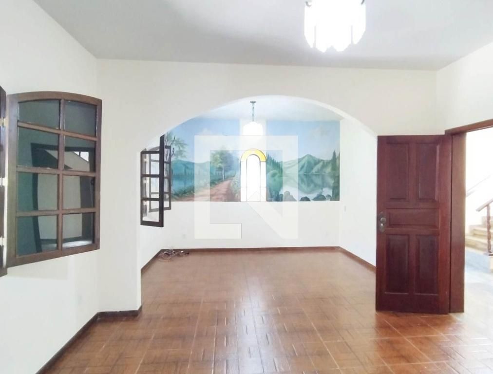 Casa com 3 quartos — Sagrada Família, Belo Horizonte