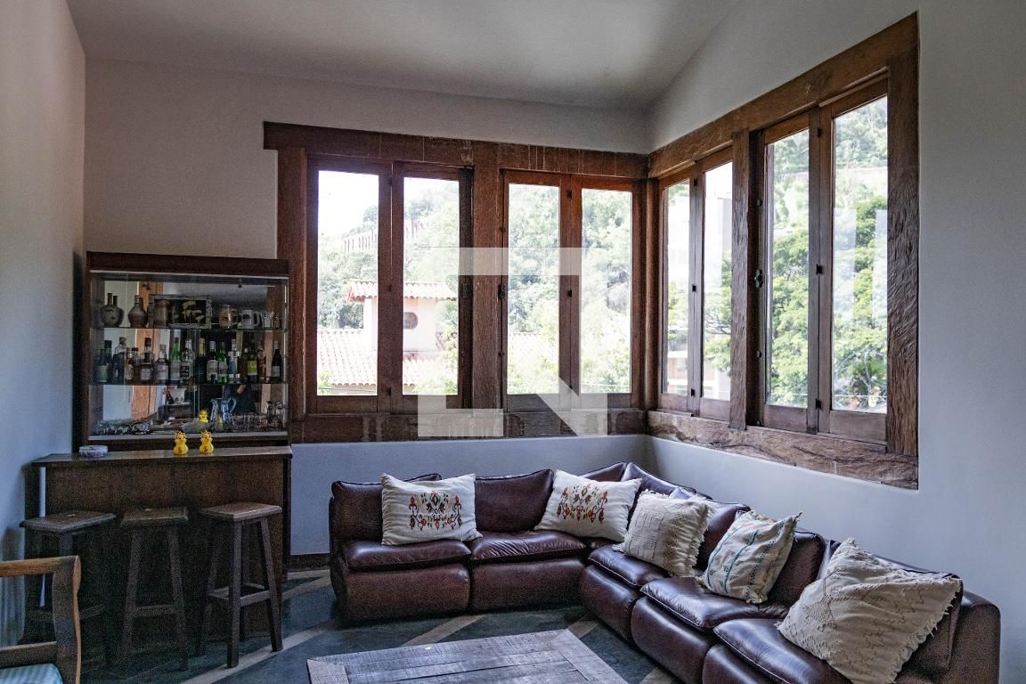 Casa com 4 quartos — Santa Lúcia, Belo Horizonte
