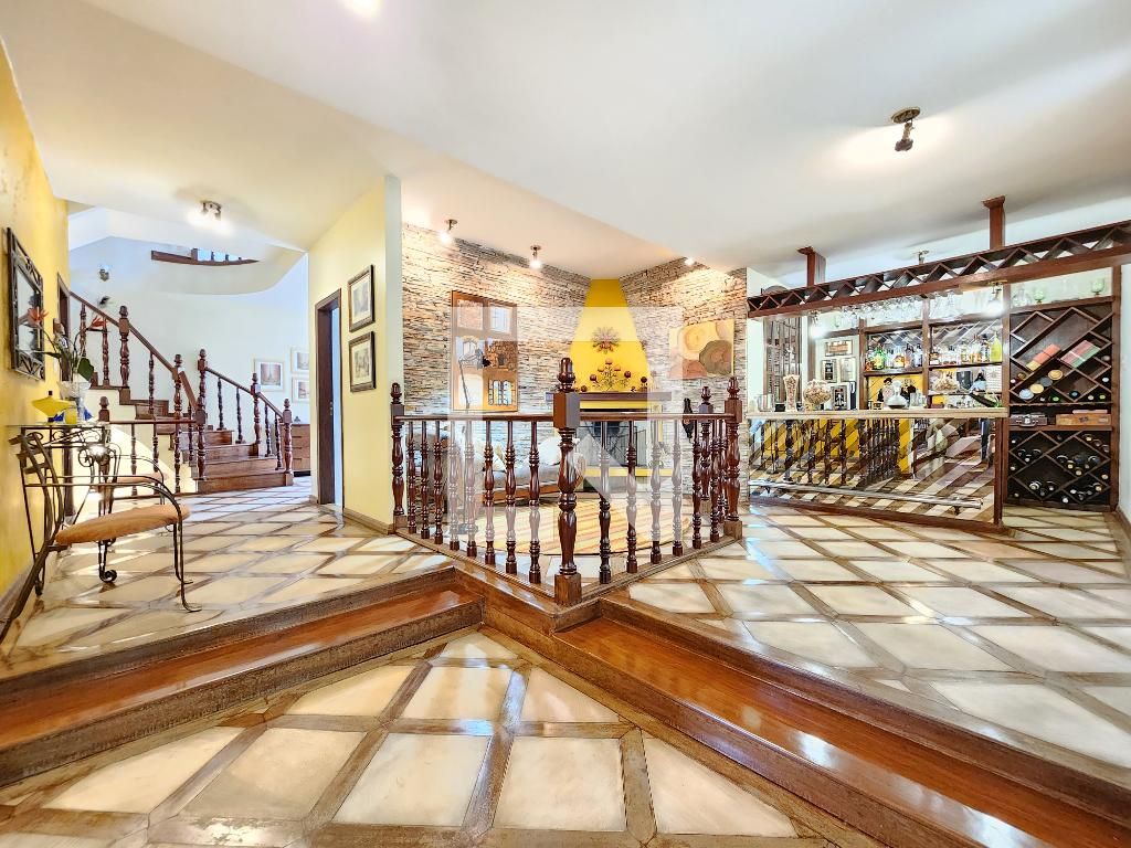 Casa com 5 quartos — Santa Lúcia, Belo Horizonte