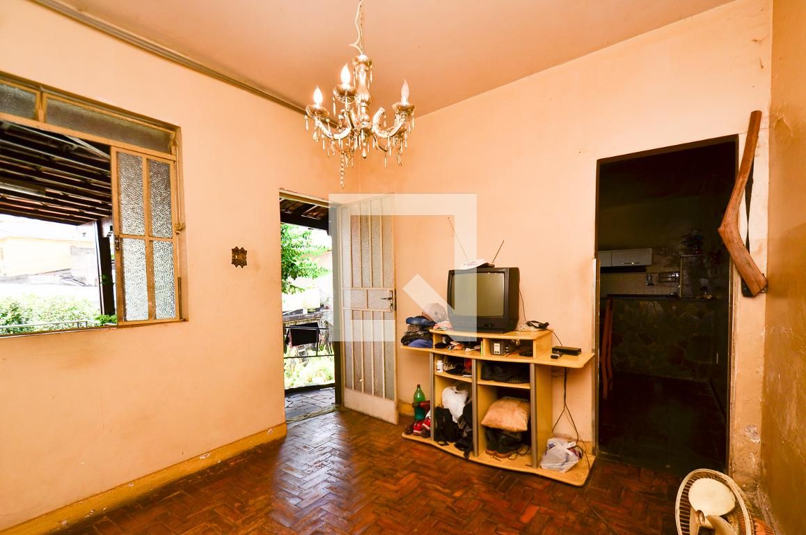 Casa com 2 quartos — Sagrada Família, Belo Horizonte